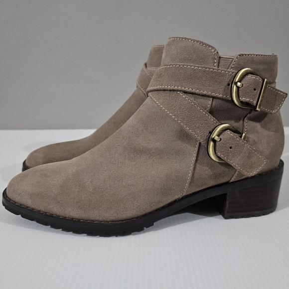 NEW Blondo Shanna Ankle Bootie Womens 7.5 Mushroom Taupe Suede Waterproof Moto - Picture 1 of 13